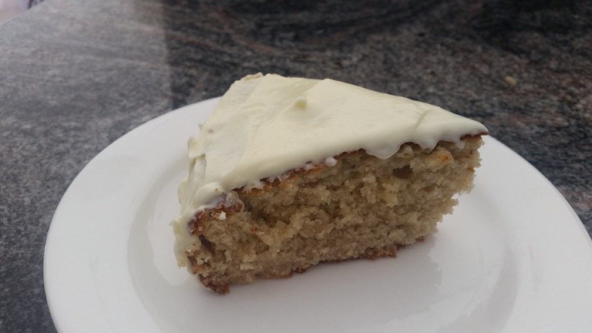 Banana cake with cream cheese frosting