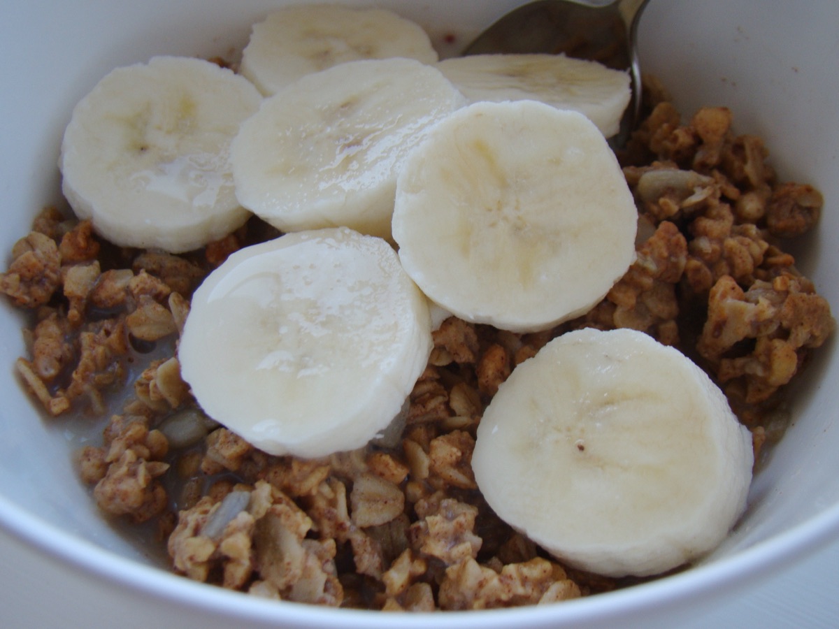 Banana granola