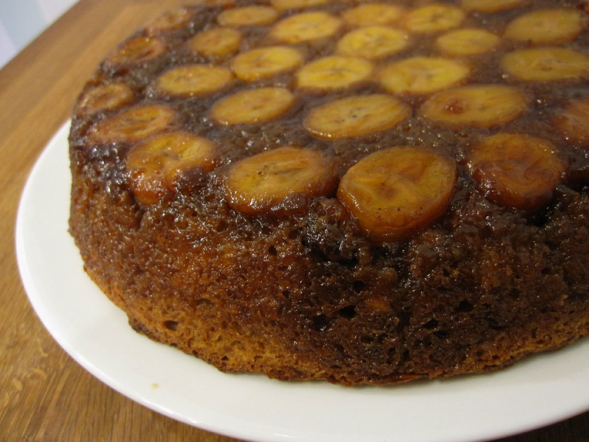 Banana upside-down cake