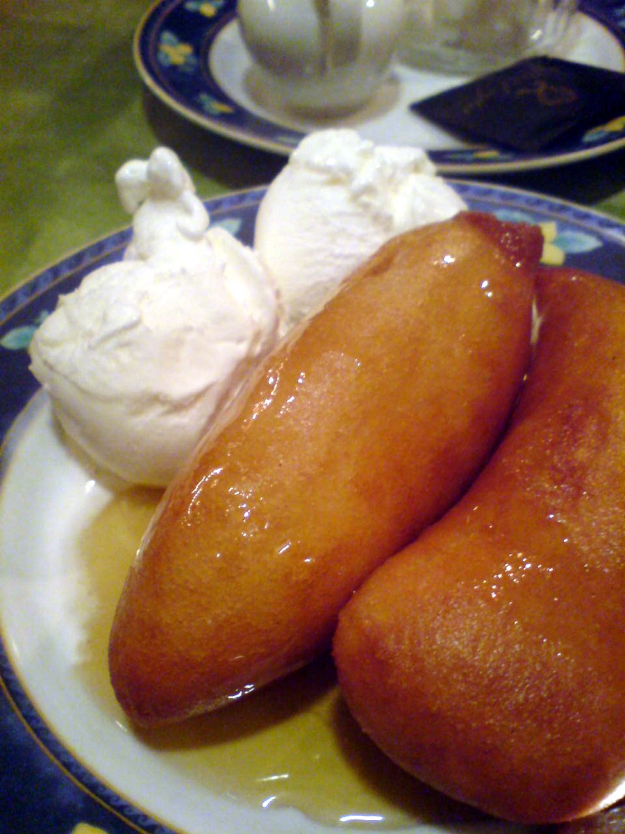 Caramelised bananas with ice cream