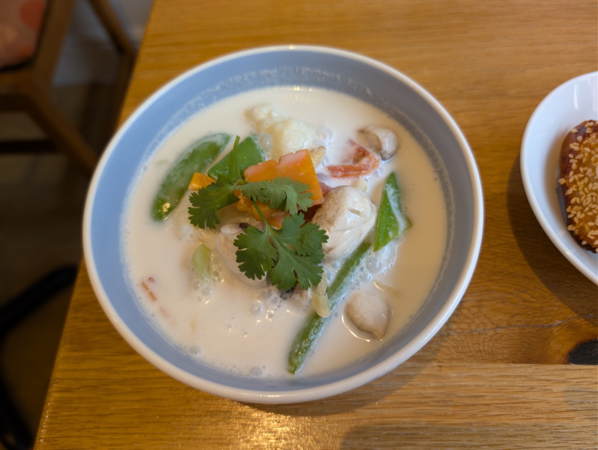 Curried banana and coconut soup