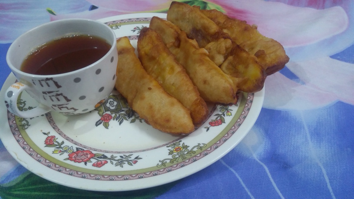Pazham pori (Kerala banana fritters)