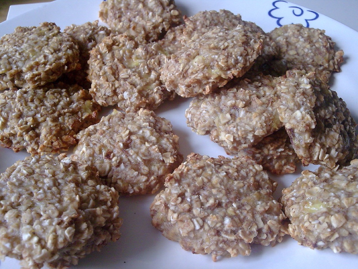 Two-ingredient banana oat cookies