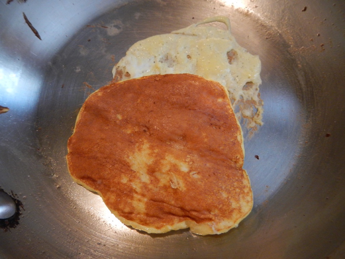 Two-ingredient banana pancakes